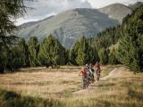 Obrázek: entries/c-tvb-tiroler-oberland-nauders-chris-riefenberg-filmkabinett-3-laender-enduro-trails-2020-130-800x532.jpg